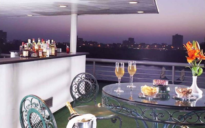 Dinner cruise on the Nile in cairo for 2 hours sailing trips relaxing and enjoy the belly dancing show & traditional Tanoura Show.
